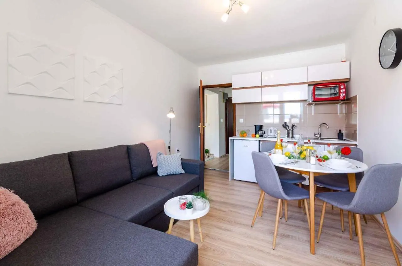 Apartments In Dramalj 39504 Croatia
